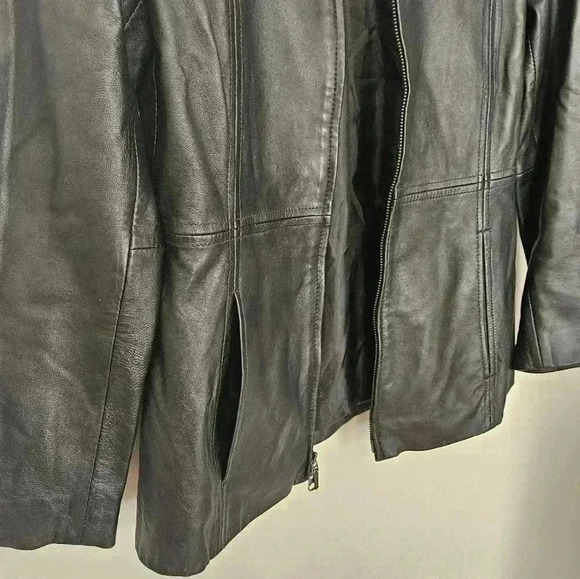 PRAGUE Leather Jacket Size Medium EUC - Picture 8 of 8